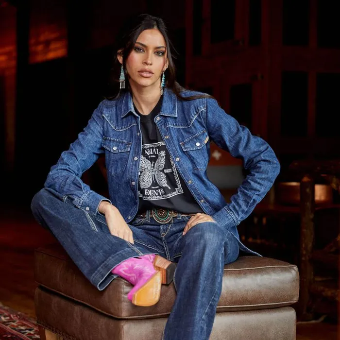 Women TShirts and Tops Ariat Farriday Denim Shirt Bluelight Women TShirts and Tops Ariat Farriday Denim Shirt Bluelight